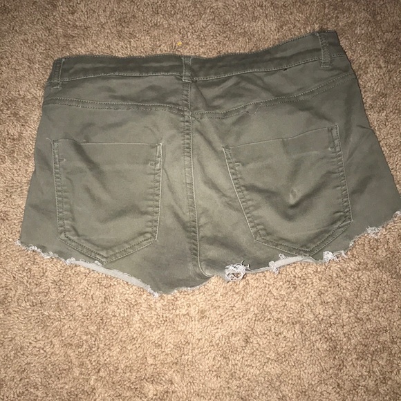Green H&M shorts. - Picture 3 of 3